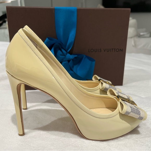 LOUIS VUITTON Ivory Damier Azul Valentine Check Bow Patent & Canvas Pumps 37 - Picture 5 of 10